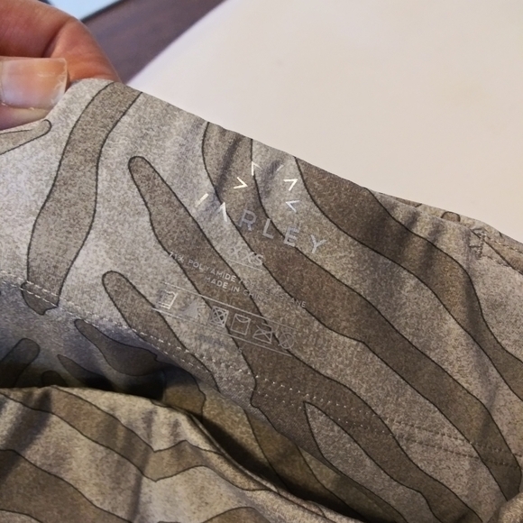 Varely Women's Bedford Tight Silver Zebra Leggings Grey Size XXS Athletic Tight - Picture 6 of 7